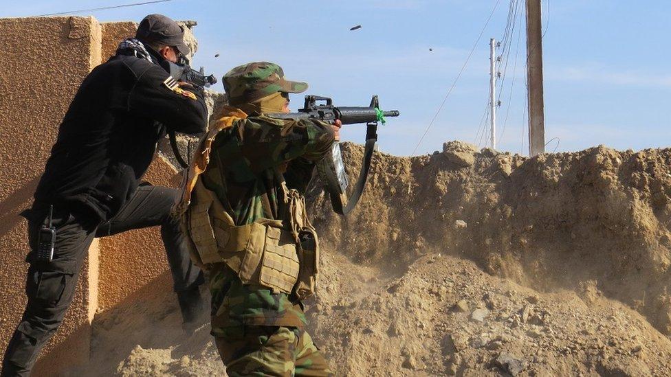 Iraqi soldiers shooting in Ramadi in 2016