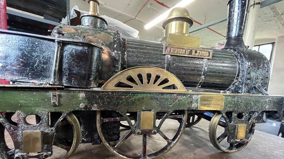 Great grandson travels 10 000 miles to Leeds to see 160 year old model BBC News