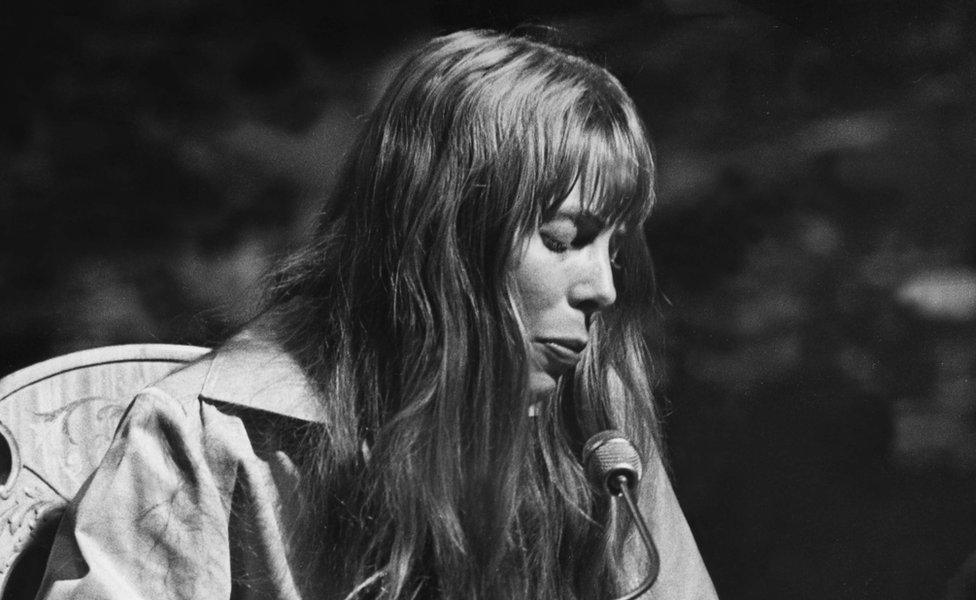 Joni Mitchell performing in 1972