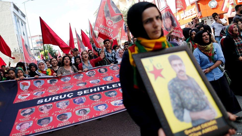 Protests join funerals in Istanbul on 22 July 2015