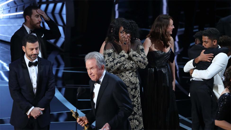 Warren Beatty tries to explain what happened