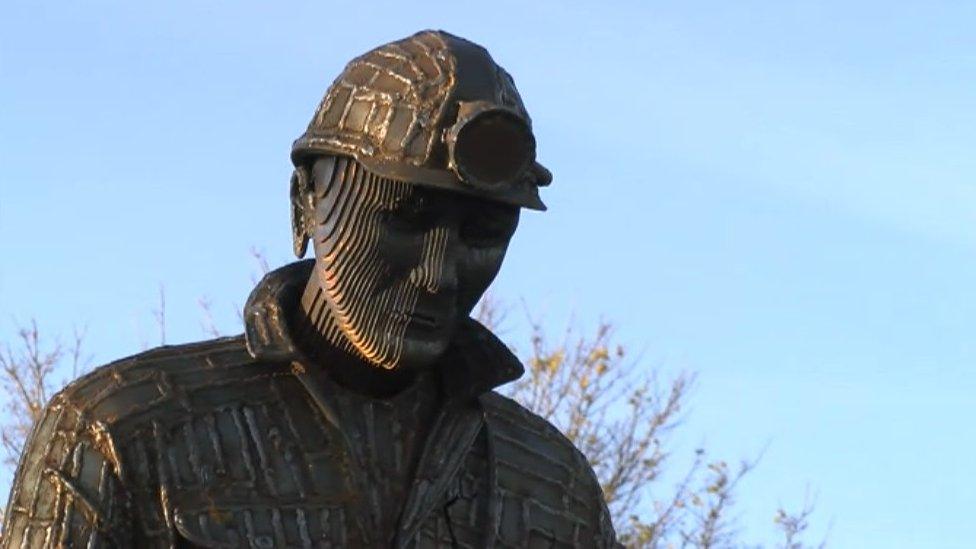 Section of Ray Lonsdale sculpture, Marra