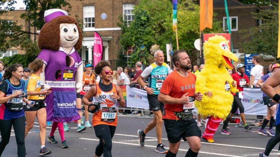 people-running-in-london-marathon.