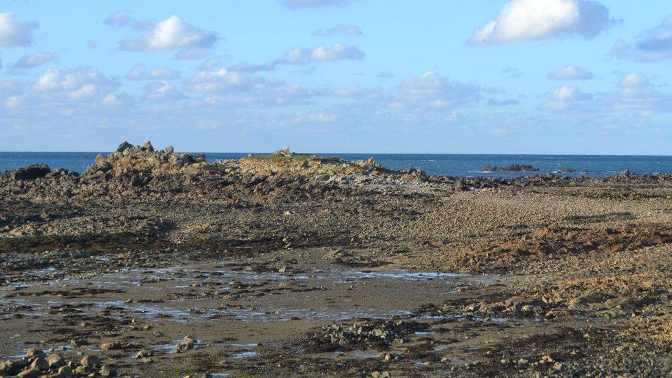 Chapelle Dom Hue over low tide