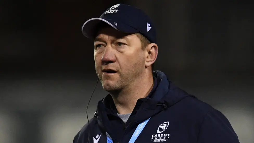 El entrenador del Cardiff, Van Zyl, mantiene conversaciones con Benetton