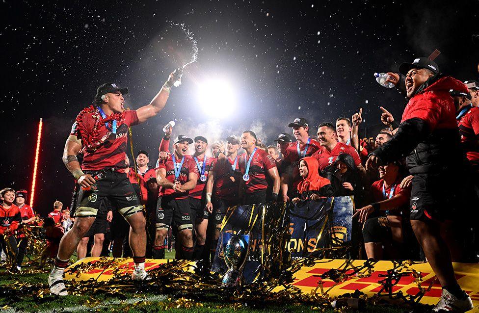 Crusaders' Christian Lio-Willie and teammates celebrate with the Super Rugby Pacific trophy after defeating the Chiefs in Christchurch. Photo by Joe Allison