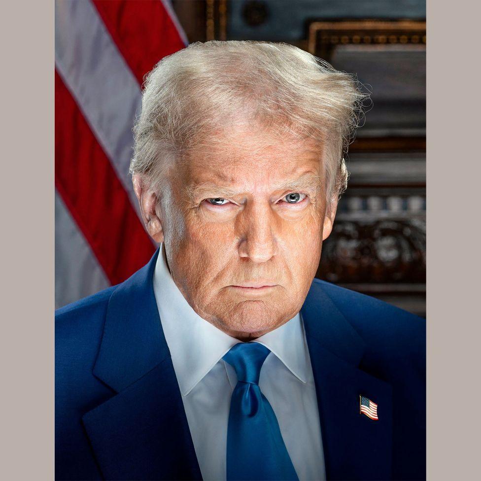 Donald Trump wearing a blue suit and tie in his official portrait 