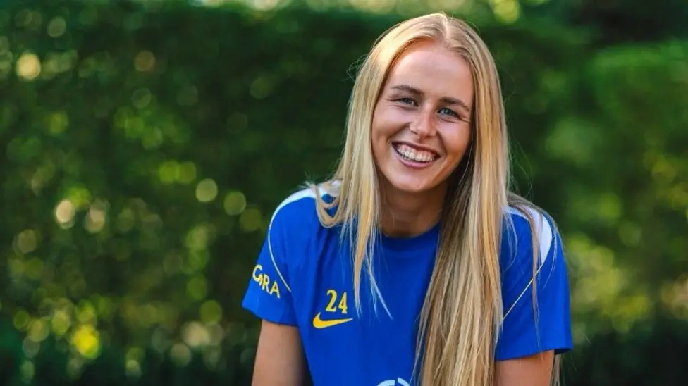 England keeper Hampton extends deal at Chelsea