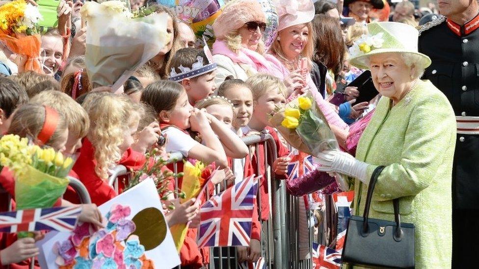 Queen and crowd in Windsor