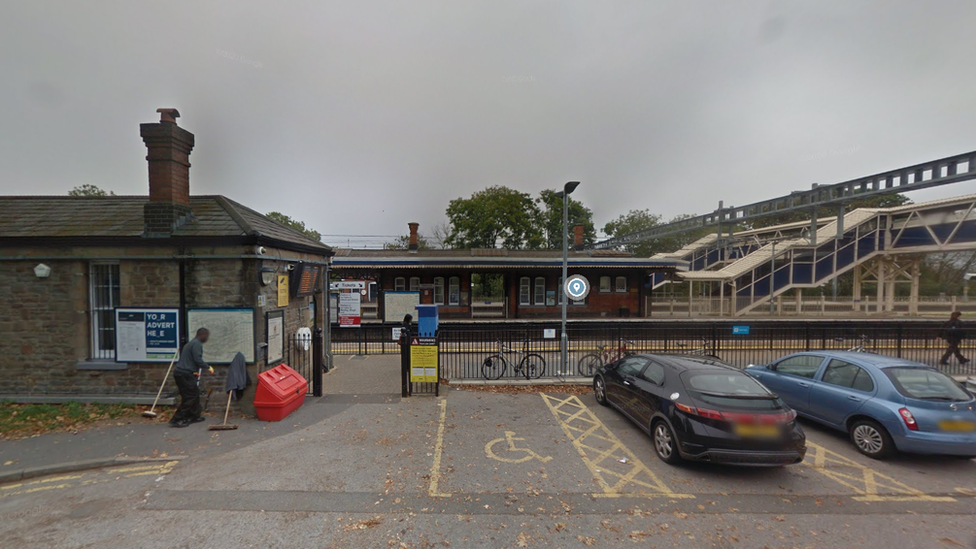 Tilehurst train station