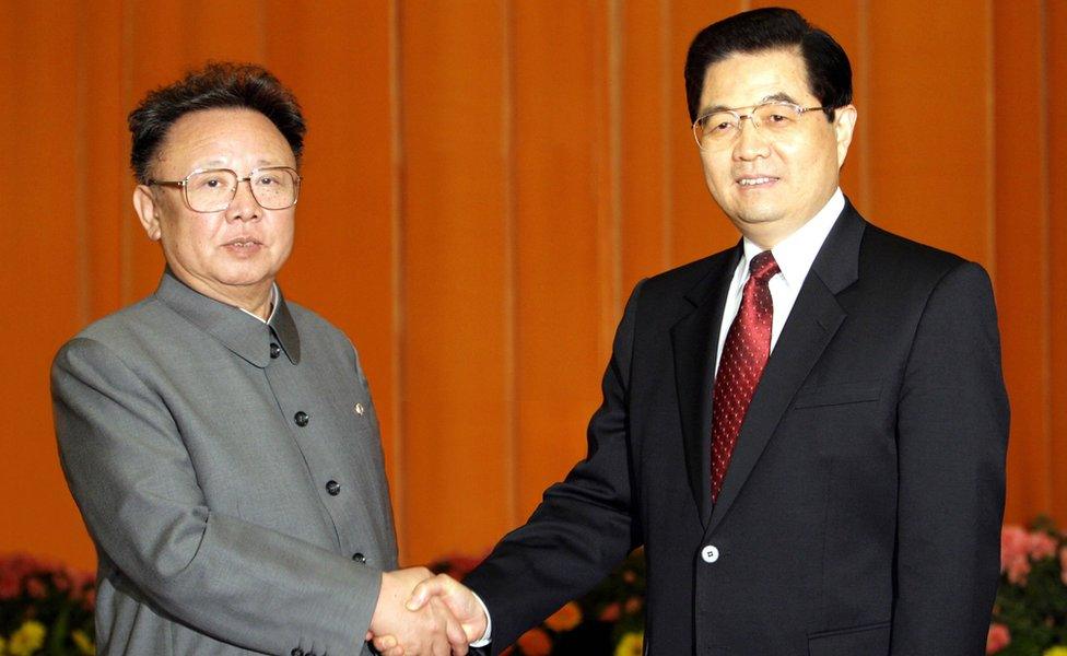 Chinese President Hu Jintao (R) shaking hands with North Korean leader Kim Jong Il, inside the Great Hall of the People in Beijing 17 January 2006