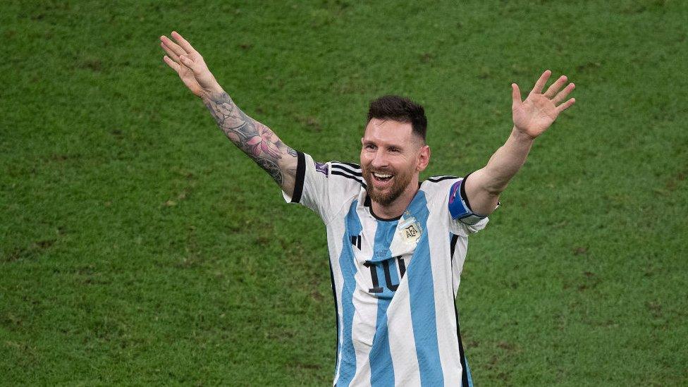 messi celebrates