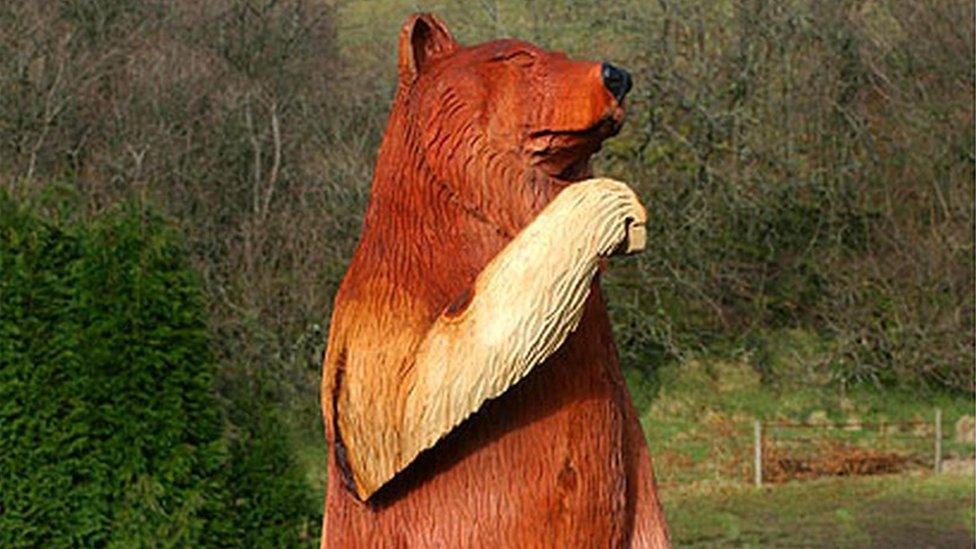 Photo of the carved grizzly bear in its prime