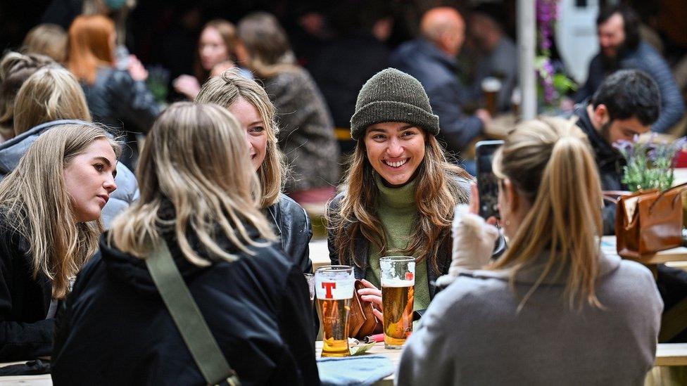 Outdoor drinking in Edinburgh