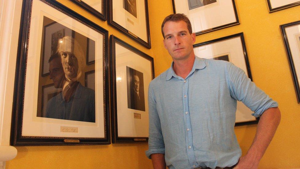 Dan Snow with the portrait of David Lloyd George at 10 Downing Street