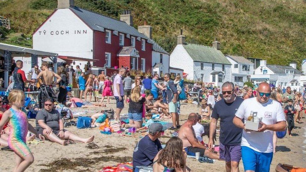 Porthdinllaen dan ei sang