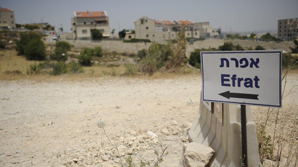 Sign for Efrat settlement