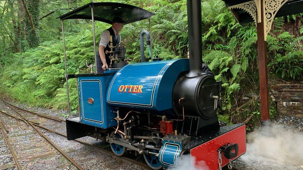 Steam engine Otter in the station