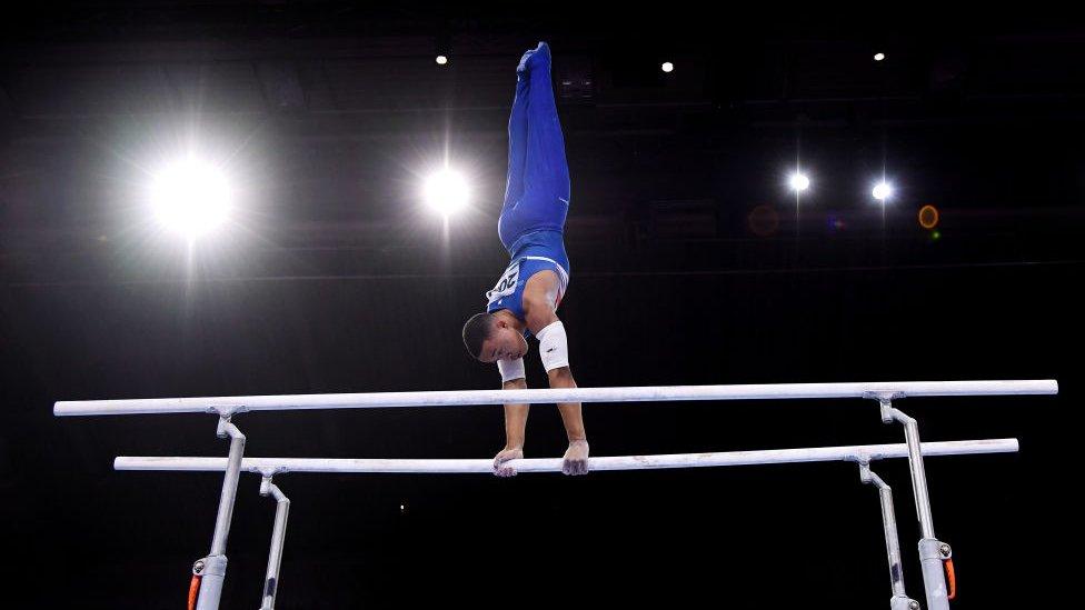 jOE-FRASER-PARALLEL-BARS.