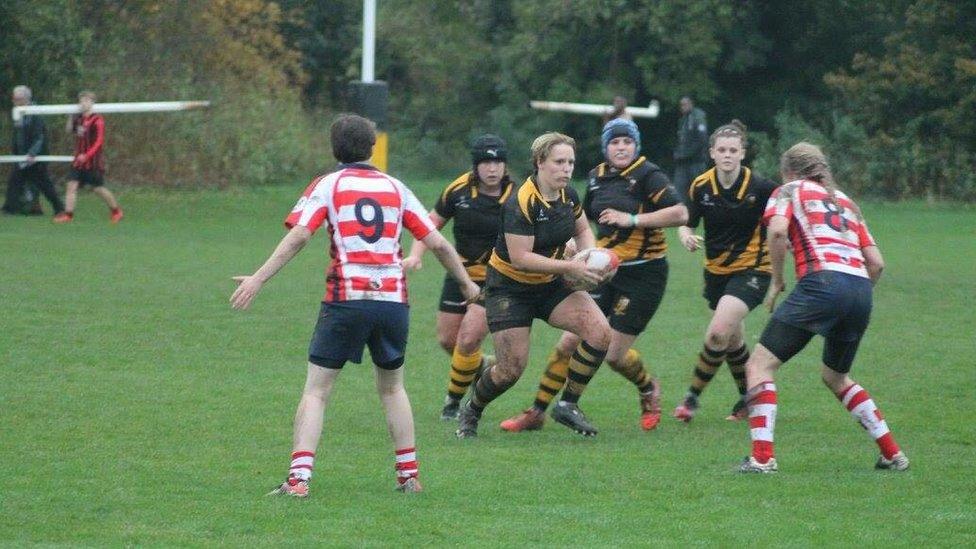 Zoe Childs Ford carrying the ball