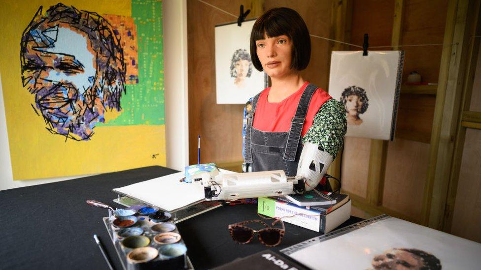 ai-da-the-robot-painting.