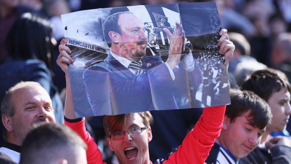 A fan holding a Rafael Benitez poster