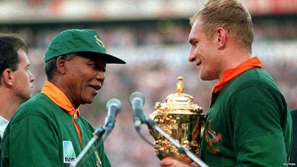 mandela awards pienaar with the world cup