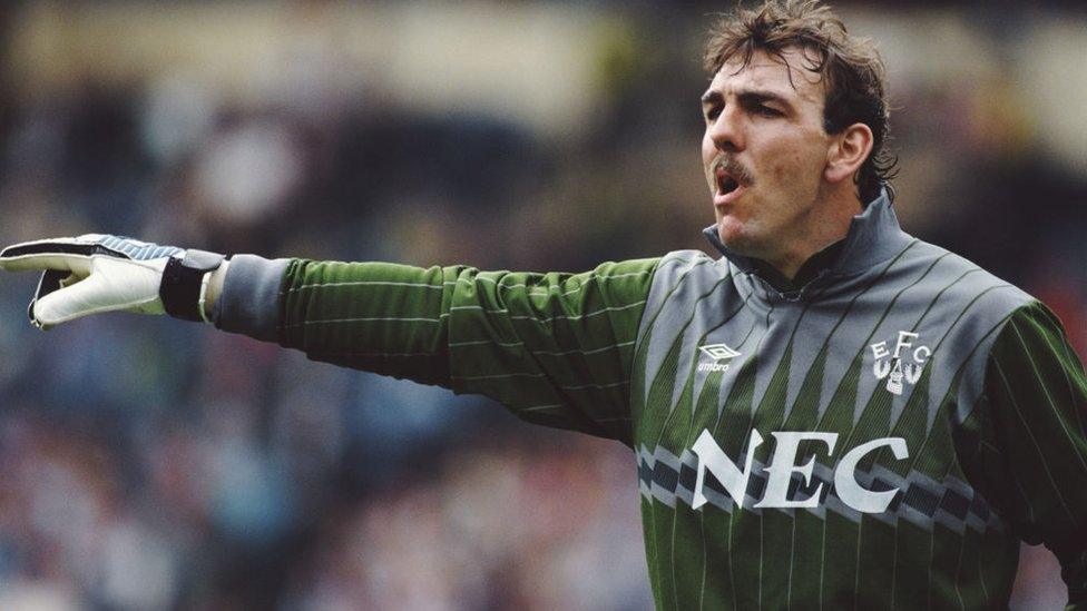 Cyn arwr Cymru ag Everton - Neville Southall