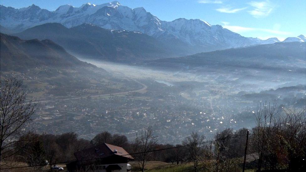 Cloud of smog over Sallanches, file pic