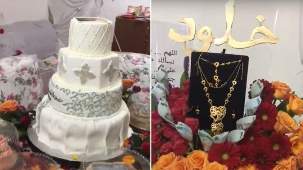 Cakes and a gold necklace