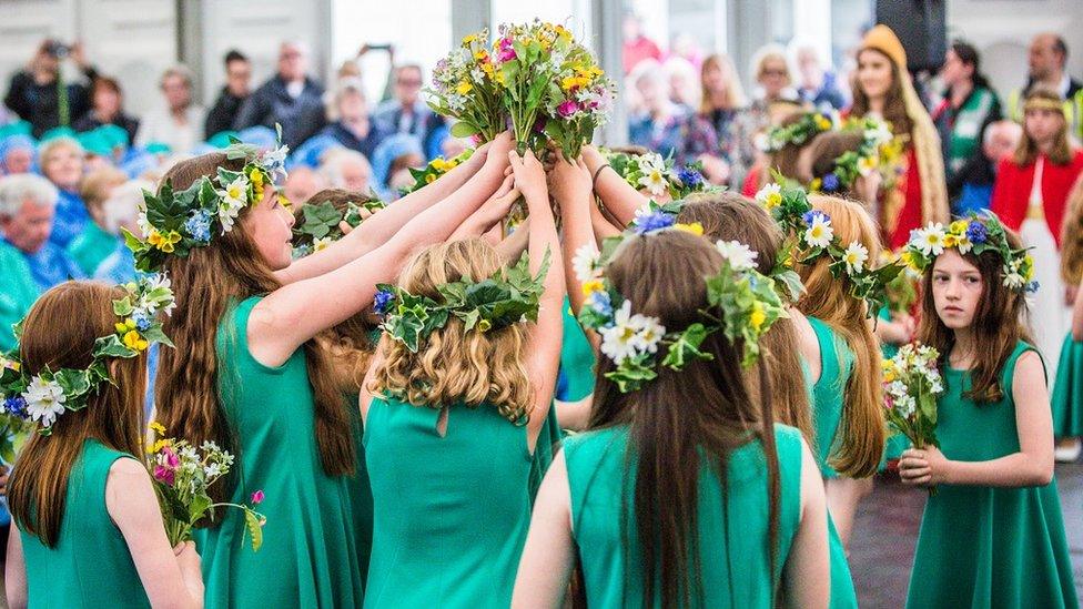 Flower dancers