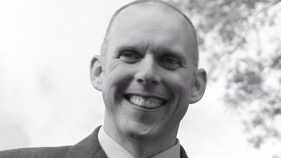 Yr Isgapten Geraint Roberts