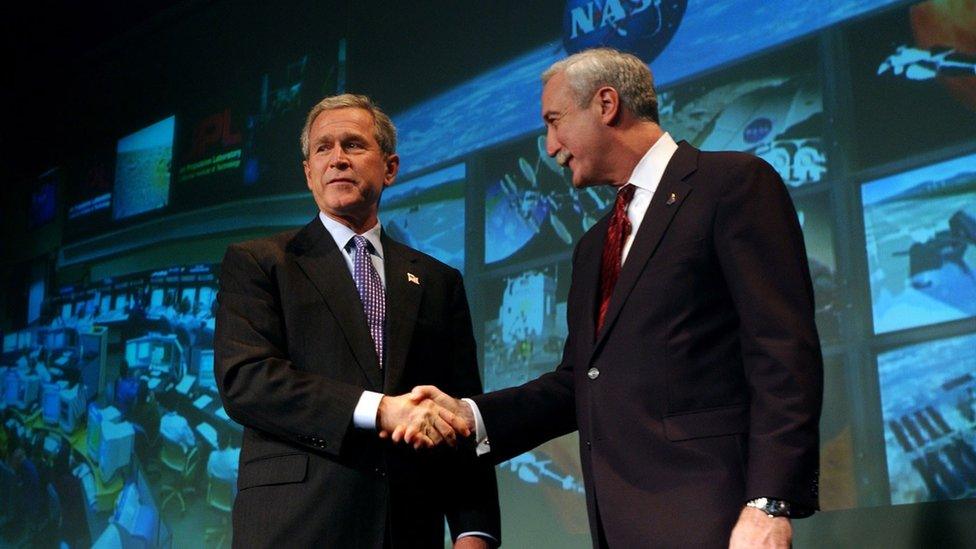 President George W Bush and Sean O'Keefe