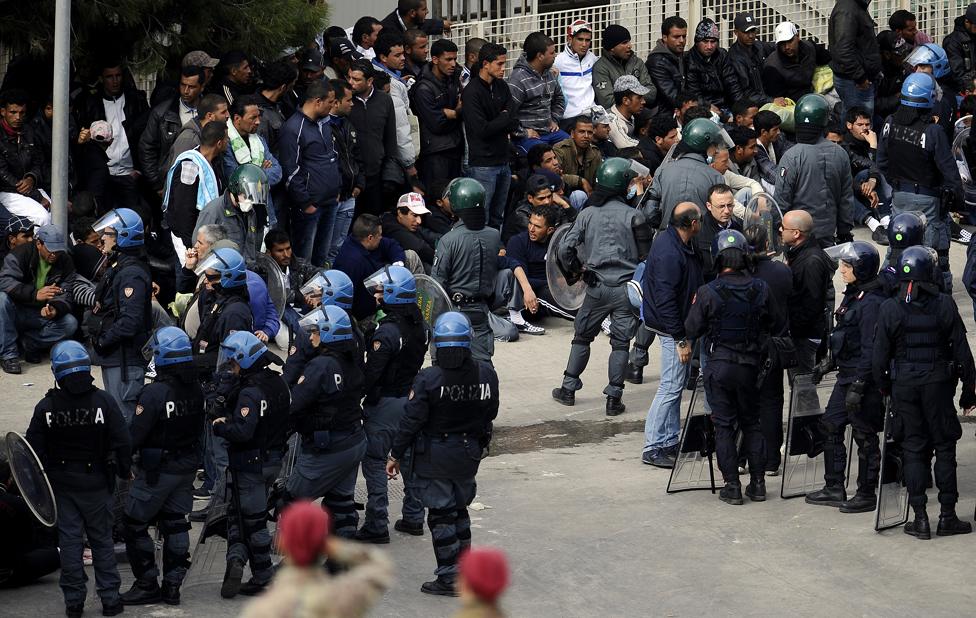 Police in on Lampedusa