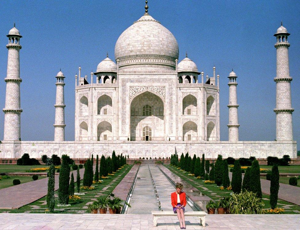 The Princess of Wales in front of the Taj Mahal, in 1992