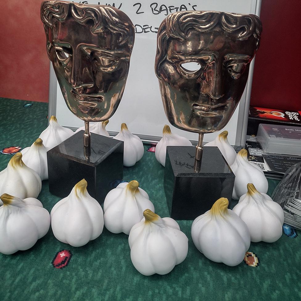 Baftas and garlic