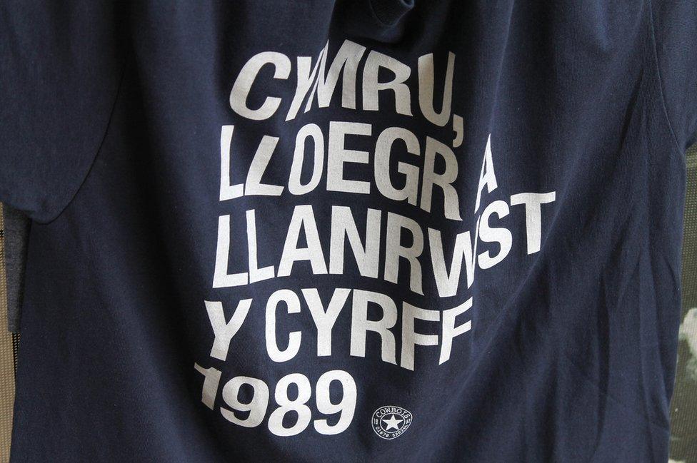 Crys T Cymru, Lloegr a Llanrwst