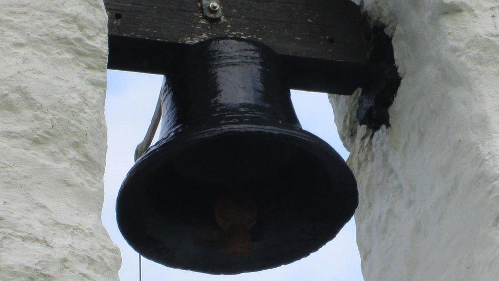 Cloch Eglwys y Grog, Mwnt