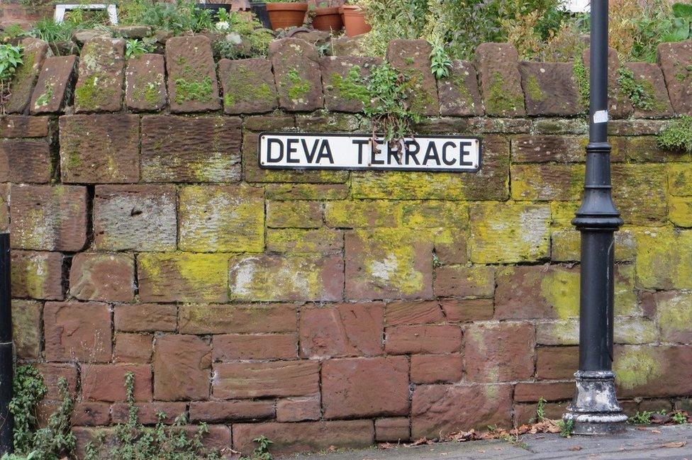 Arwydd Dena Terrace