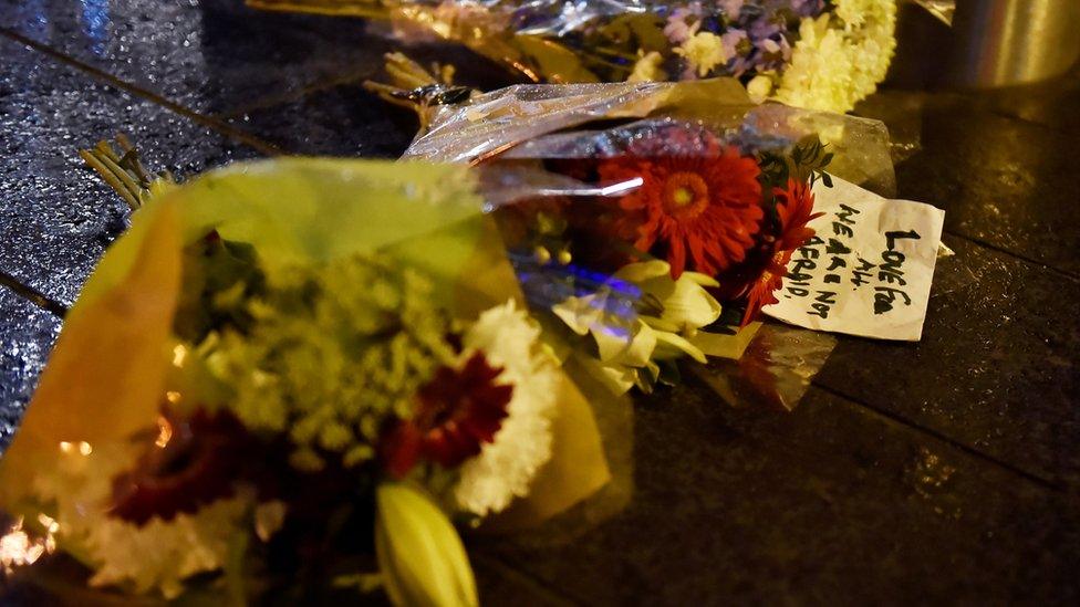 Flowers laid on Westminster bridge