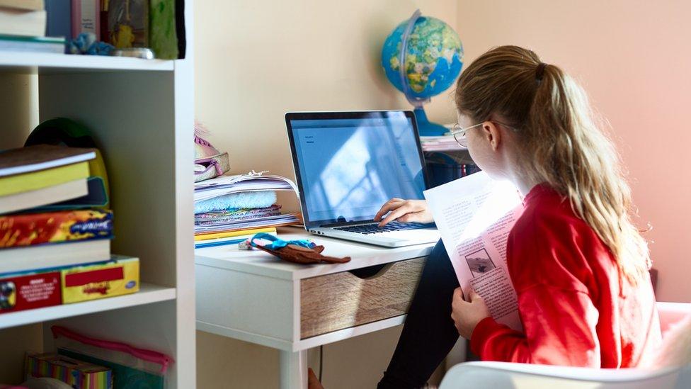 girl-at-laptop.