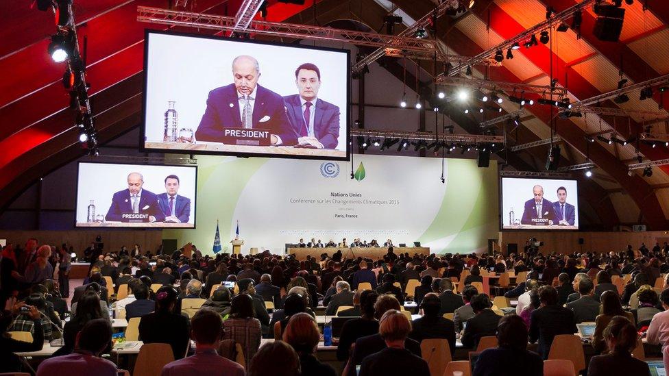 A hall full of delegates at COP21