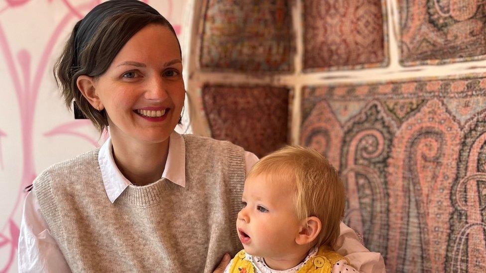 Jessica and her daughter Inès