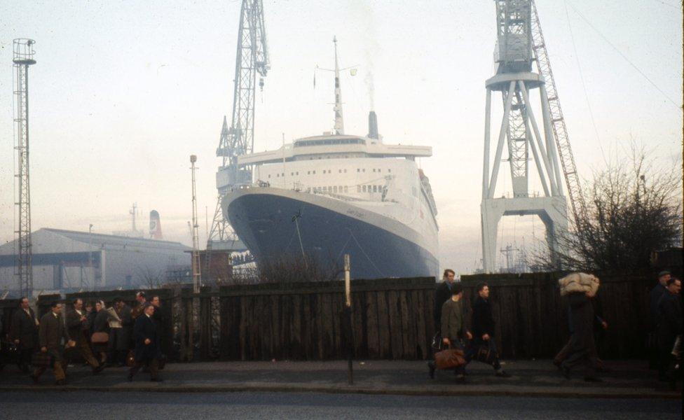 QE2 at Inchgreen