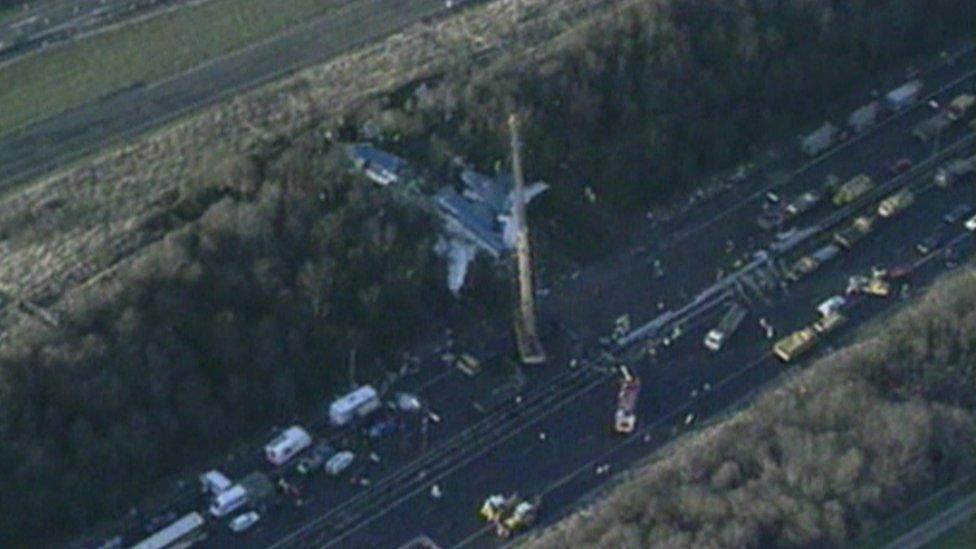 Kegworth tragedy, image of plane crash on motorway