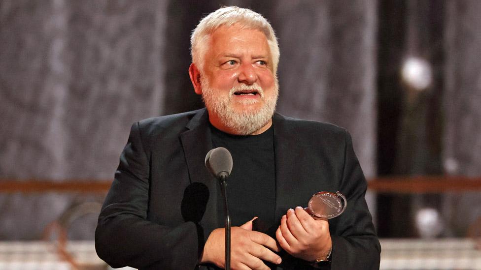 Simon Russell Beale accepting his Tony Award