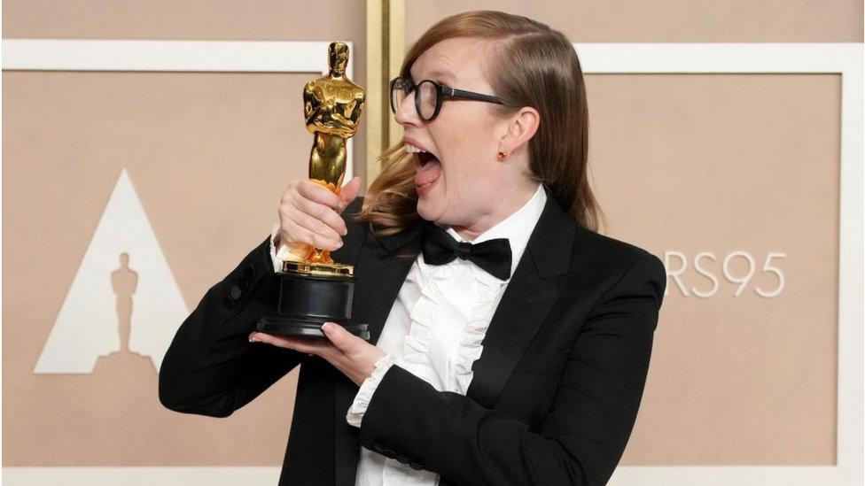 Sarah Polley celebrating her win