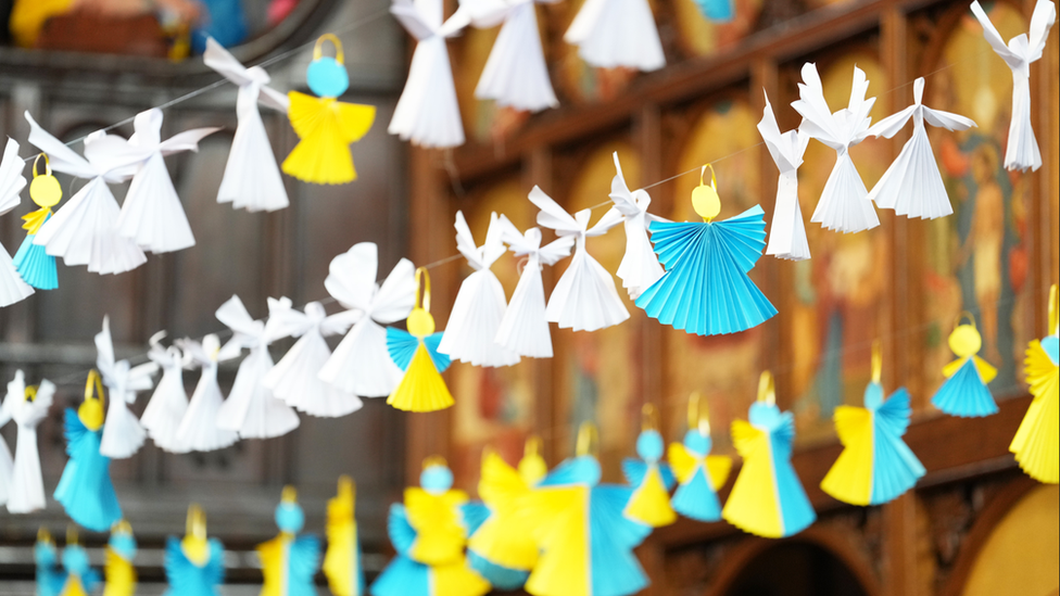 Paper angels