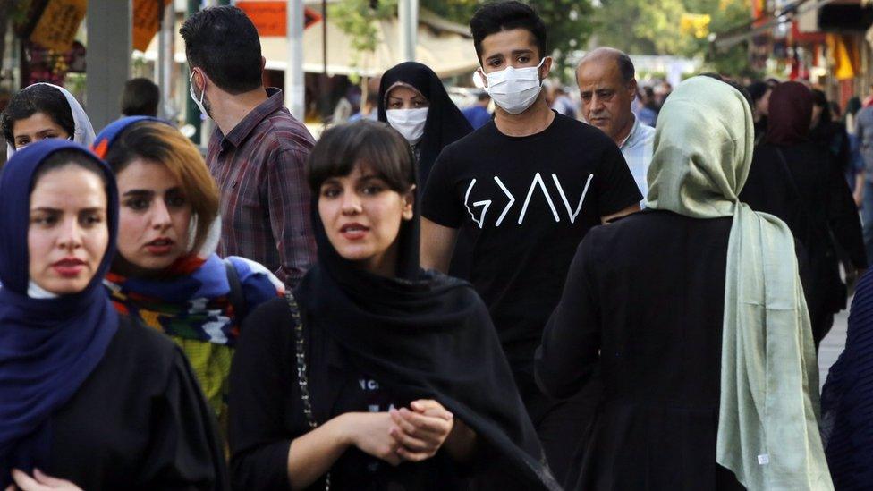 Iranians walk down a street in Tehran (3 June 2020)