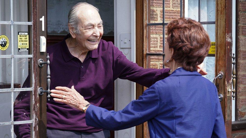 Leonard Fenton and June Brown in EastEnders